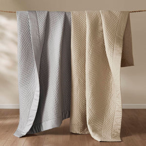 English Elm King Cotton Sateen Quilt Set Smooth Breathable Bedroom Layering Coverlet 3 Piece Light Gray B035P496601