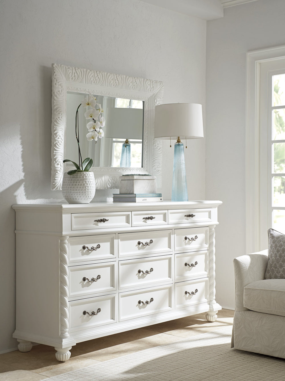 Lexington Barclay Butera Aegean Elegant Triple Dresser With 12 Soft-closing Drawers And Decorative Turned Post Design Polo Mallet White  937-233