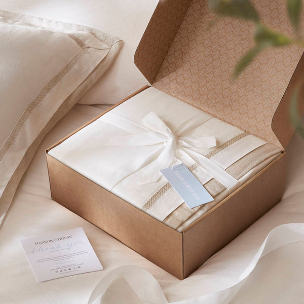 English Elm 3-Piece Queen Coverlet Set Matelassé Elegance with Two Shams — Soft Polyester-Rayon Texture, Durable Comfort Beige+White 6.15 L x 14.37 W x 12.6 H B035P381309