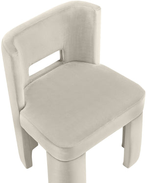 Meridian Furniture Zuno Sculptural Velvet Upholstered Dining Chair with Solid Wood Frame for Modern Interiors Cream 945Cream-C