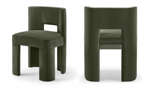 Meridian Furniture Zuno Sculptural Velvet Upholstered Dining Chair with Solid Wood Frame for Modern Interiors Green 945Green-C