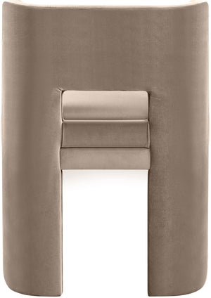 Meridian Furniture Zuno Sculptural Velvet Upholstered Dining Chair with Solid Wood Frame for Modern Interiors Taupe 945Taupe-C