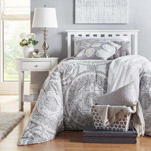 Kaydon Rubberwood Headboard for a Clean Minimalist Modern Bedroom Aesthetic