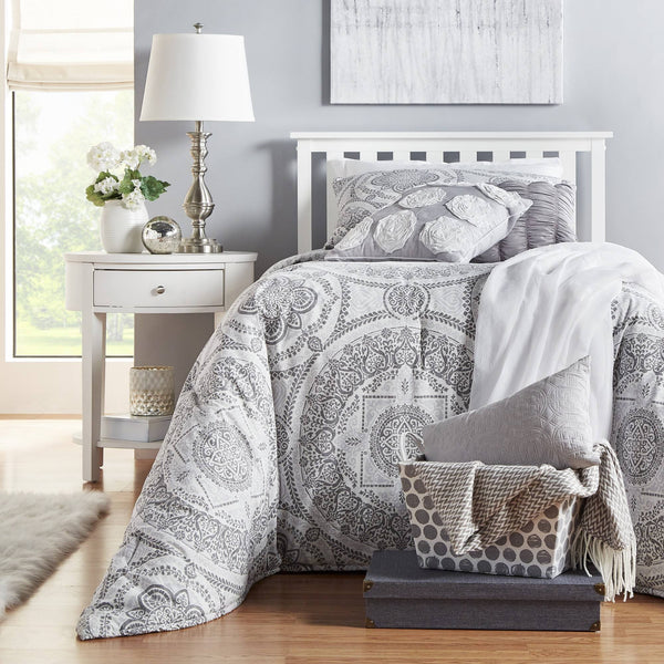 Kaydon Rubberwood Headboard for a Clean Minimalist Modern Bedroom Aesthetic