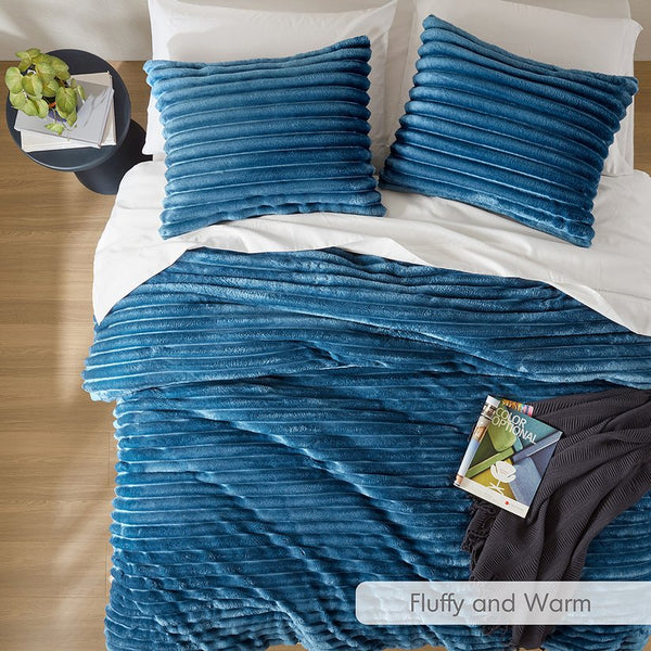 JLA Home Intelligent Design - Fluffy ribbed plush comforter set with 300gsm loft, Oeko-Tex certified, cloud-like warmth ready to use Blue AM10-0285