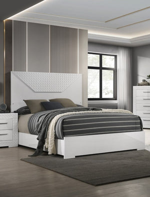 English Elm 3pc Glam Eastern King Bedroom Set White Lacquer Led Headboard with Mirrored Accents B2741S00164