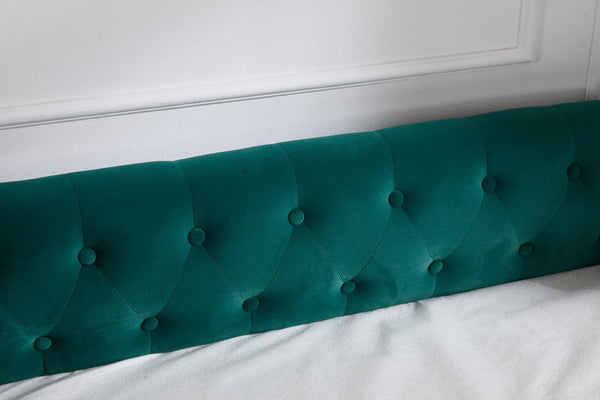 English Elm Twin Velvet Daybed with Pull Out Trundle Tufted Back Usb Port and Side Pockets Emerald W1361S00038