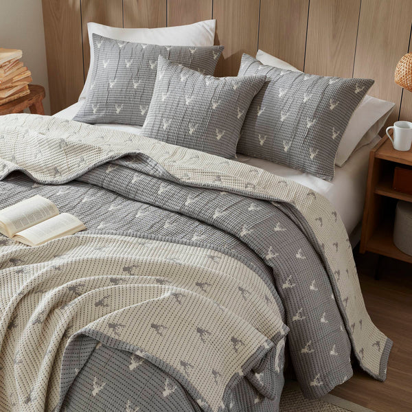 English Elm 3 Plush King Coverlet Set with Matelassé Texture, Lightweight Breathable Polyester Comforter & Shams Grey 18.7 L x 14.76 W x 5.71 H B035P366541