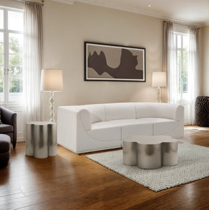 Meridian Furniture Lucky Clover Sculptural Iron Side Table with Metallic Finish for Modern Eclectic Living Rooms Silver 99099Silver-ET
