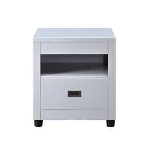 English Elm Eleanor Dove Finish End Table with Round Legs, Poplar & Veneer Construction, Durable Classic Design Gray 25 L x 25 W x 25 H B2726P244377