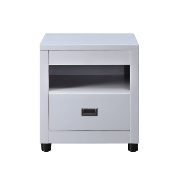 English Elm Eleanor Dove Finish End Table with Round Legs, Poplar & Veneer Construction, Durable Classic Design Gray 25 L x 25 W x 25 H B2726P244377