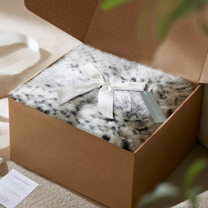 English Elm 1-piece Oversized Faux Fur Throw Bobcat Print Plush Velvet Backed Cozy Sofa Blanket Snow Leopard B035P408336