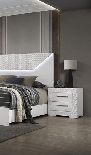 English Elm 3pc Glam Eastern King Bedroom Set White Lacquer Led Headboard with Mirrored Accents B2741S00164