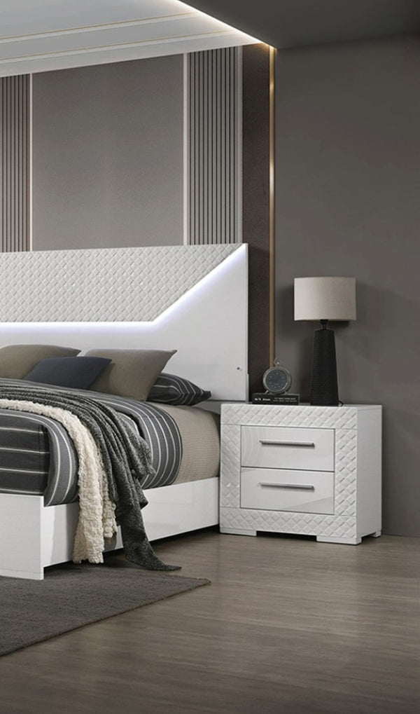 English Elm 3pc Glam Eastern King Bedroom Set White Lacquer Led Headboard with Mirrored Accents B2741S00164