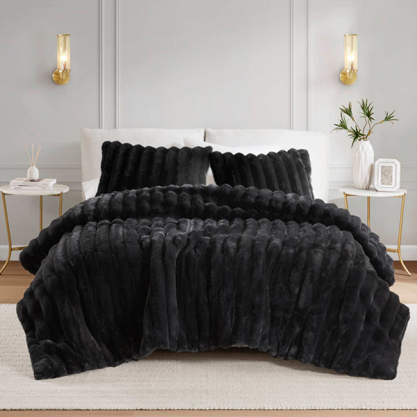 English Elm 3 Cozy King Ultrasoft Faux Fur Ribbed Comforter Set with Velvet Reverse & Plush Down-Alternative Fill Black 19.7 L x 14.97 W x 14.97 H B035P320227