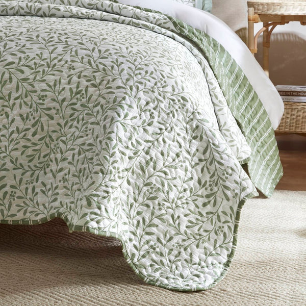 English Elm 3-piece King Quilt Set Scalloped Hem Microfiber Bedding for Master or Guest Room Sage Green B035P482950
