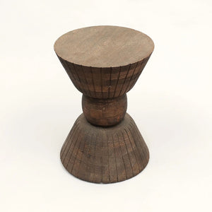 English Elm Decorative Wooden End Table - Artisan Crafted, Compact Accent Table For Living Room & Bedroom Use B346P320732