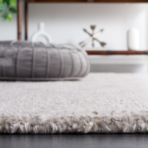 Safavieh Abstract 149 Hand Tufted Contemporary Rug Ivory / Grey ABT149A-5