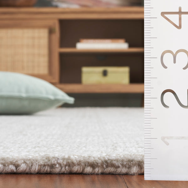 Safavieh Abstract Hand-tufted Runner Rug - Elegant Beige Design To Elevate Your Home Decor With Style Light Grey Polyester Pile Abt151f-5