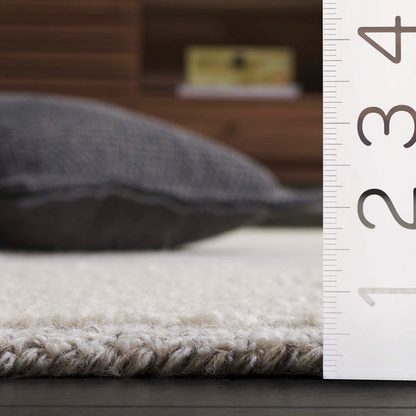 Safavieh Abstract Hand-tufted Runner Rug - Elegant Minimalist Design, Luxurious Comfort, Artisan Crafted Decor Grey ,Ivory 80% Wool,20% Cotton Abt303f-5