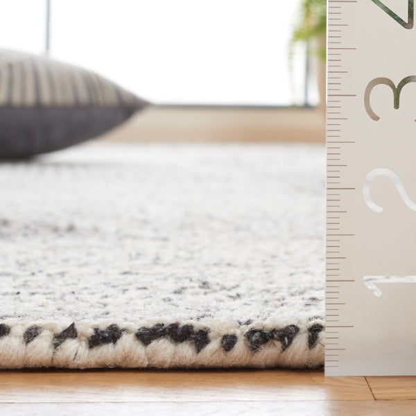 Safavieh Abstract Hand Tufted Wool Runner Rug Geometric Ivory Charcoal Hallway Accent 4'-0" x 6'-0" ABT360H-4