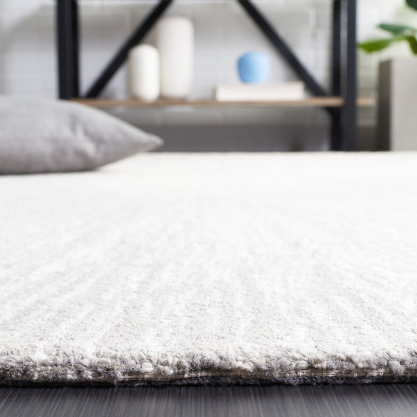 Safavieh Abstract 375 ABT375 Hand Tufted Modern Rug Ivory / Silver ABT375G-8