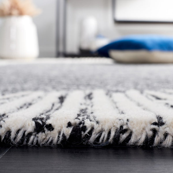Safavieh Abstract Geometric Hand Tufted Wool Runner Rug for Hallways and Entryways ABT478Z-210