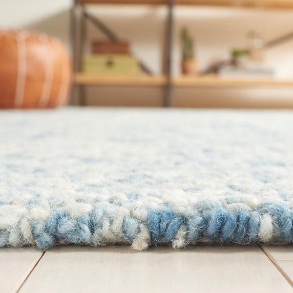 Safavieh Abstract 495 Hand Tufted Abstract Rug Blue / Ivory ABT495M-5