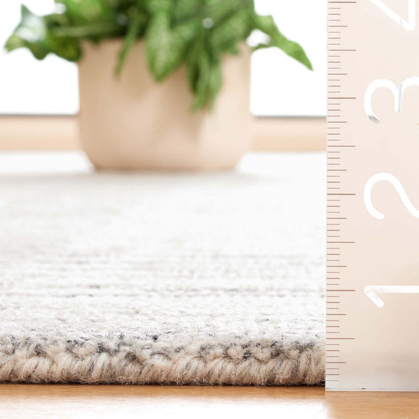 Safavieh Abstract 498 ABT498 Hand Tufted Modern Rug Silver / Ivory ABT498G-6SQ