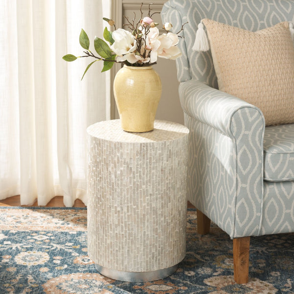 Safavieh Scarlett Round Accent Table - Elegant Capiz Shell Design, Compact Nightstand For Timeless Style ACC1808A