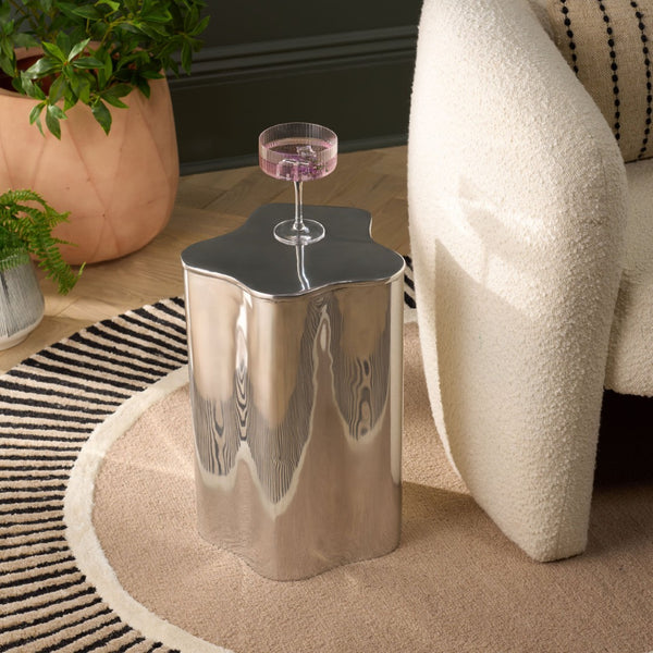 Safavieh Tonnie Side Table: Modern Silver Accent For Living Rooms, Bedrooms & Versatile Decor Solutions ACC5508A