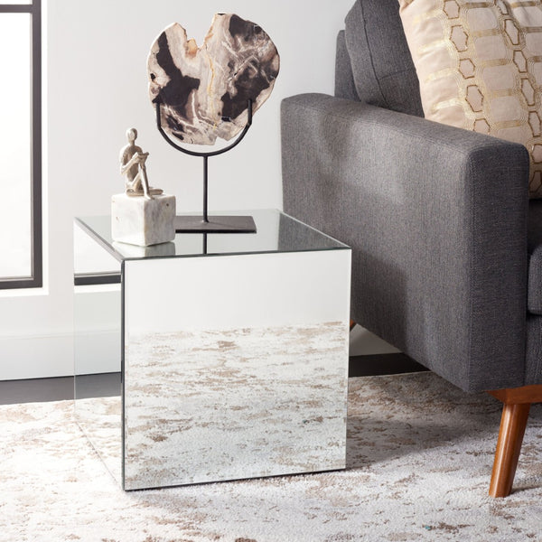 Safavieh Betony Mirrored Accent Table – Chic Cube Design For Modern Interiors, Versatile Glamour & Brightness ACC9704A