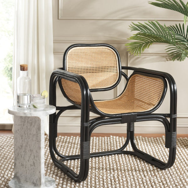 Safavieh Nadie Rattan Accent Chair - Stylish Sculptural Design For Relaxed Living Spaces And Cozy Nooks Black/Natural ACH1012B