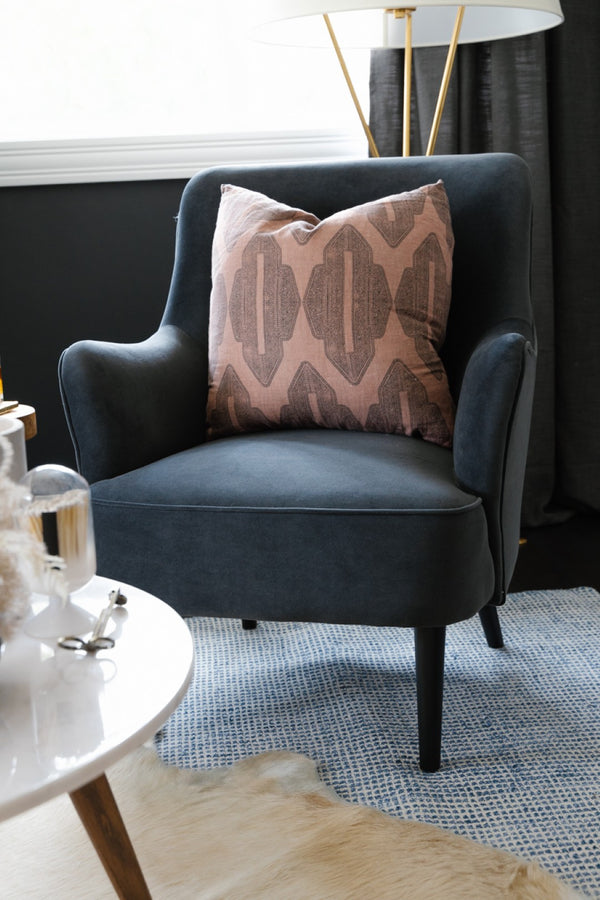 Safavieh Arlyss Accent Chair - Elegant Mid-Century Modern Design With Plush Upholstery For Timeless Comfort Black ACH4010C