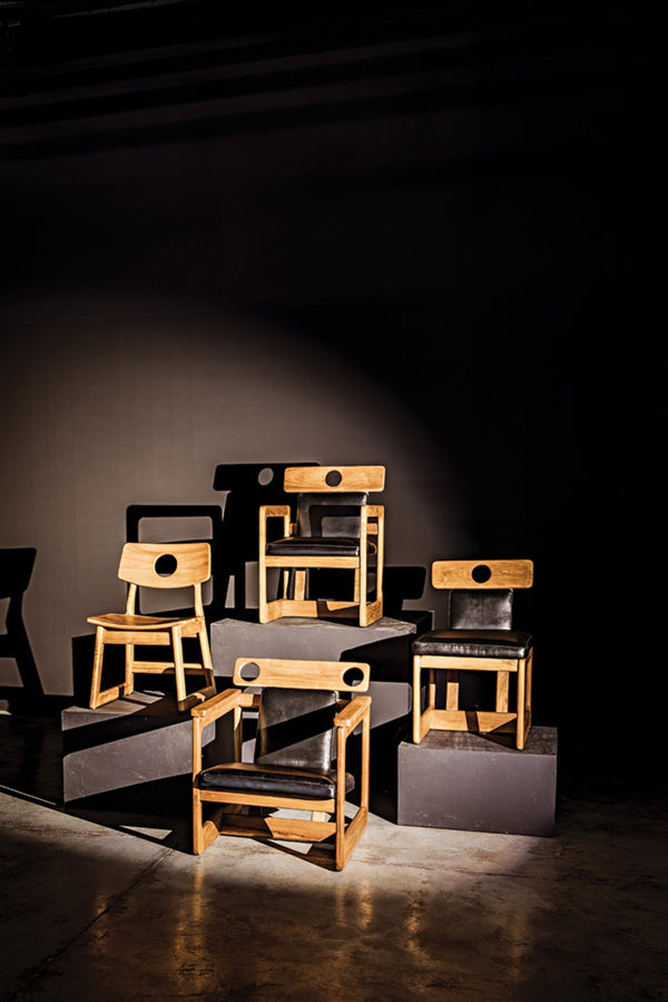 Noir Buraco Arm Chair - Luxurious Teak & Black Leather Comfort for Mid-Century Modern Living Spaces AE-223T