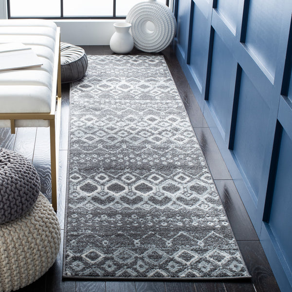 Safavieh Amsterdam Bohemian Grey Square Rug - Low Profile Power-Loomed Blend For Durable Elegant Spaces 5'-1" x 5'-1" AMS108J-5SQ