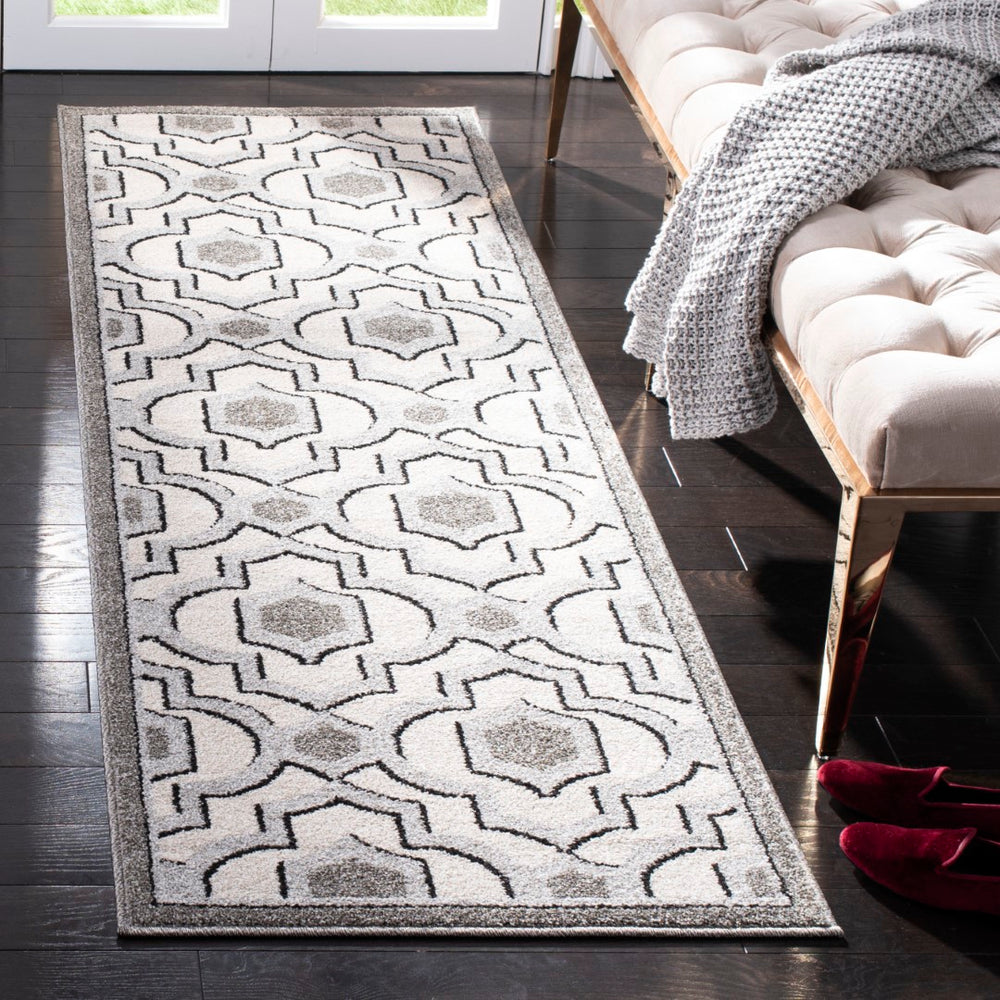 Safavieh Amherst 432 Power Loomed  Rug Ivory / Grey AMT432E-27