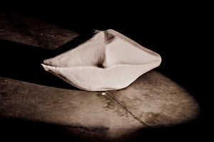 Noir Lips, Playful White Fiber Cement Surrealist Sculpture – Modern Accent for Home Décor & Display AR-251WFC