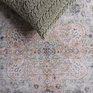 Safavieh Arizona Elegant Traditional Runner Rug - Durable, Washable, Slip-resistant For Hallways And Spaces Light Green ,Beige Polyester Pile Arz222y-3