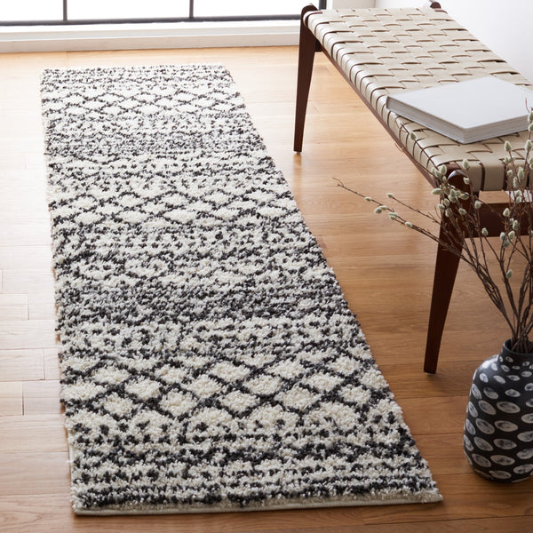 Safavieh Arizona Plush Oval Shag Rug 6X8 Ft Ivory & Black — 1.625" Pile, Power-Loomed Turkey, Stain-Resistant Blend ASG741Z-68OV