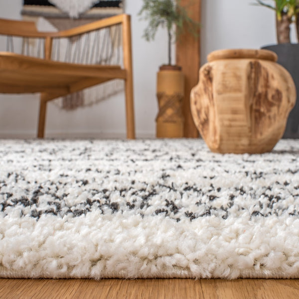 Safavieh Arizona Shag 741 Power Loomed Rug Ivory / Black 60% Polypropylene, 35% Jute, 5% Polyester