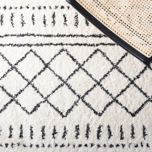 Safavieh Arizona Shag 741 Power Loomed Rug Ivory / Black 60% Polypropylene, 35% Jute, 5% Polyester