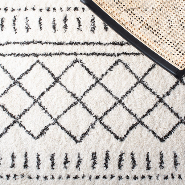 Safavieh Arizona Shag 741 Power Loomed Rug Ivory / Black 60% Polypropylene, 35% Jute, 5% Polyester