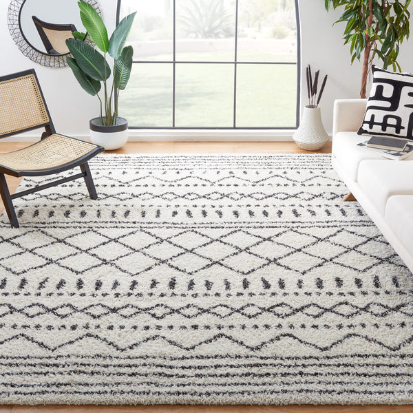 Safavieh Arizona Plush Oval Shag Rug 6X8 Ft Ivory & Black — 1.625" Pile, Power-Loomed Turkey, Stain-Resistant Blend ASG741Z-68OV