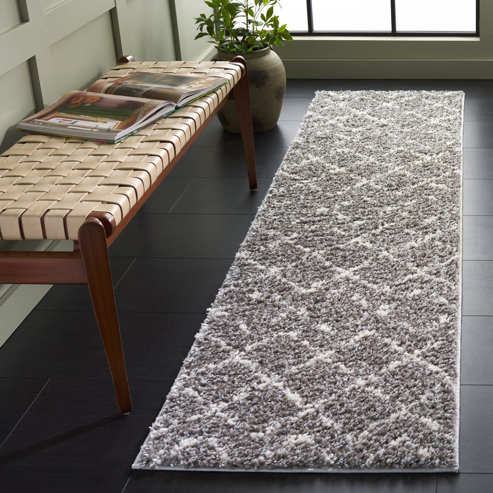 Safavieh Arizona Area Rug - Luxurious Shag Design In Soft Ivory And Beige - Elevate Your Home Decor Today! Brown ,Ivory 70% Polypropylene  22% Jute  8% Polyester Asg743b-10