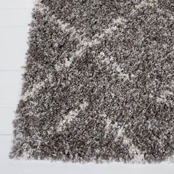 Safavieh Arizona Area Rug - Luxurious Shag Design In Soft Ivory And Beige - Elevate Your Home Decor Today! Brown ,Ivory 70% Polypropylene  22% Jute  8% Polyester Asg743b-10