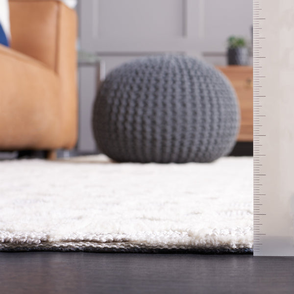 Safavieh Audrey Elegant Area Rug – Luxurious Softness & Durable Design For Timeless Home Décor Style Light Grey ,Beige 80% Micro Polyester,20% Cotton Aud103g-6r