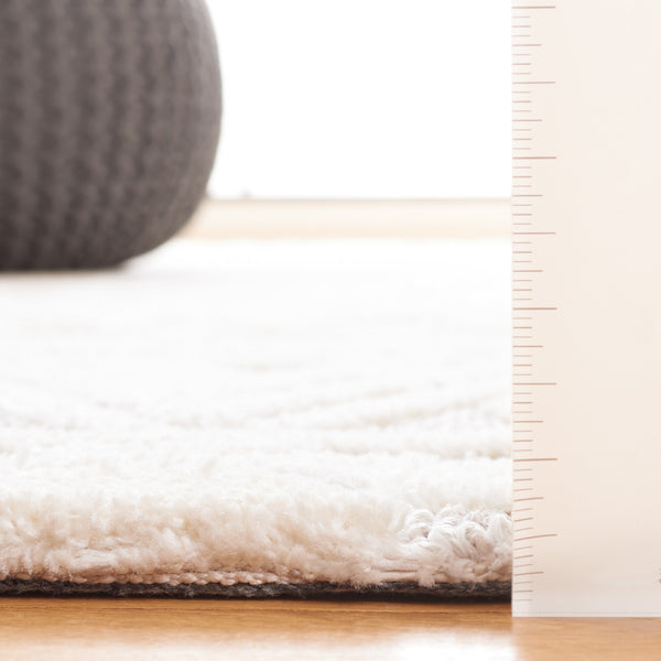 Safavieh Audrey Timeless Transitional Area Rug - Elegant Geometric Design For Modern Living Spaces Grey ,Ivory 80% Micro Polyester,20% Cotton Aud104f-6sq