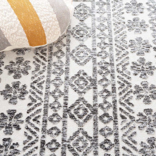 Safavieh Audrey Elegant Ivory And Grey Area Rug – Timeless Design For Cozy Living Spaces And Modern Homes Ivory ,Grey 80% Micro Polyester,20% Cotton Aud105a-4