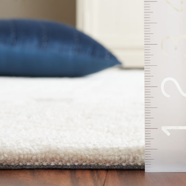 Safavieh Audrey Elegant Ivory And Grey Area Rug – Timeless Design For Cozy Living Spaces And Modern Homes Grey ,Ivory 80% Micro Polyester,20% Cotton Aud105f-28